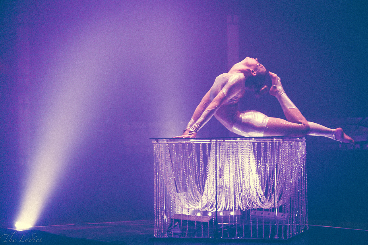 chandelier contortion table